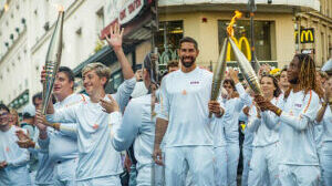 J’ai porté la flamme olympique à Paris pour les jeux 2024 !